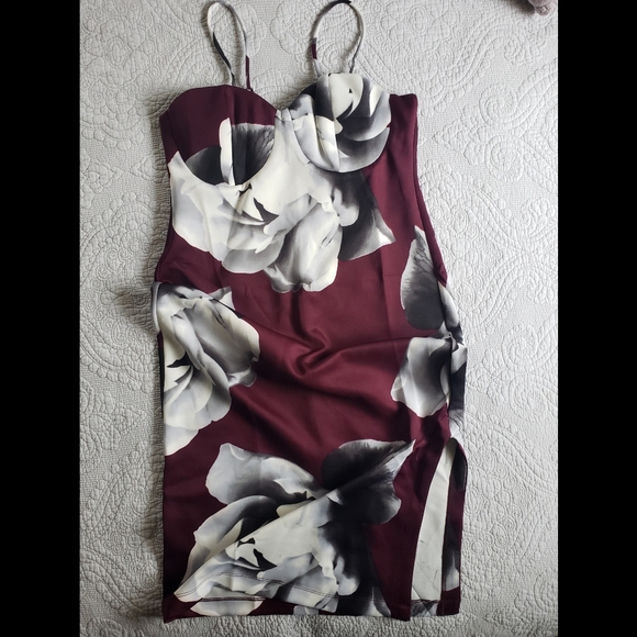 Venus High Slit Dress Large - Picture 7 of 8